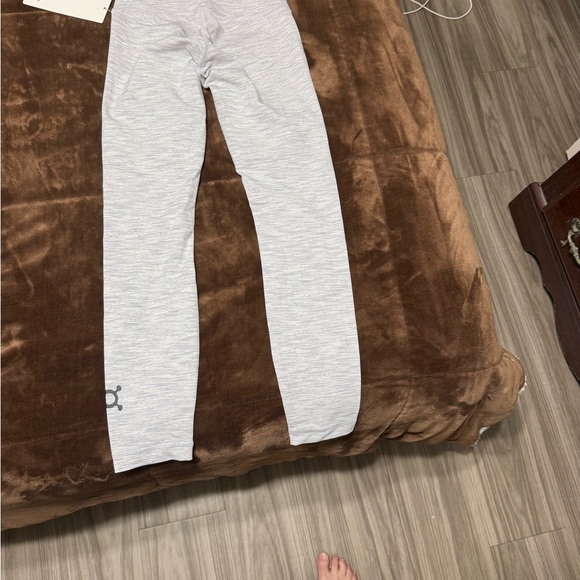 NWT woman’s size 4 lululemon Wunder Under Gray Leggings w The Orange Theory Logo - Picture 10 of 16